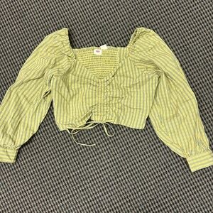 Levi’s cropped shirt size L